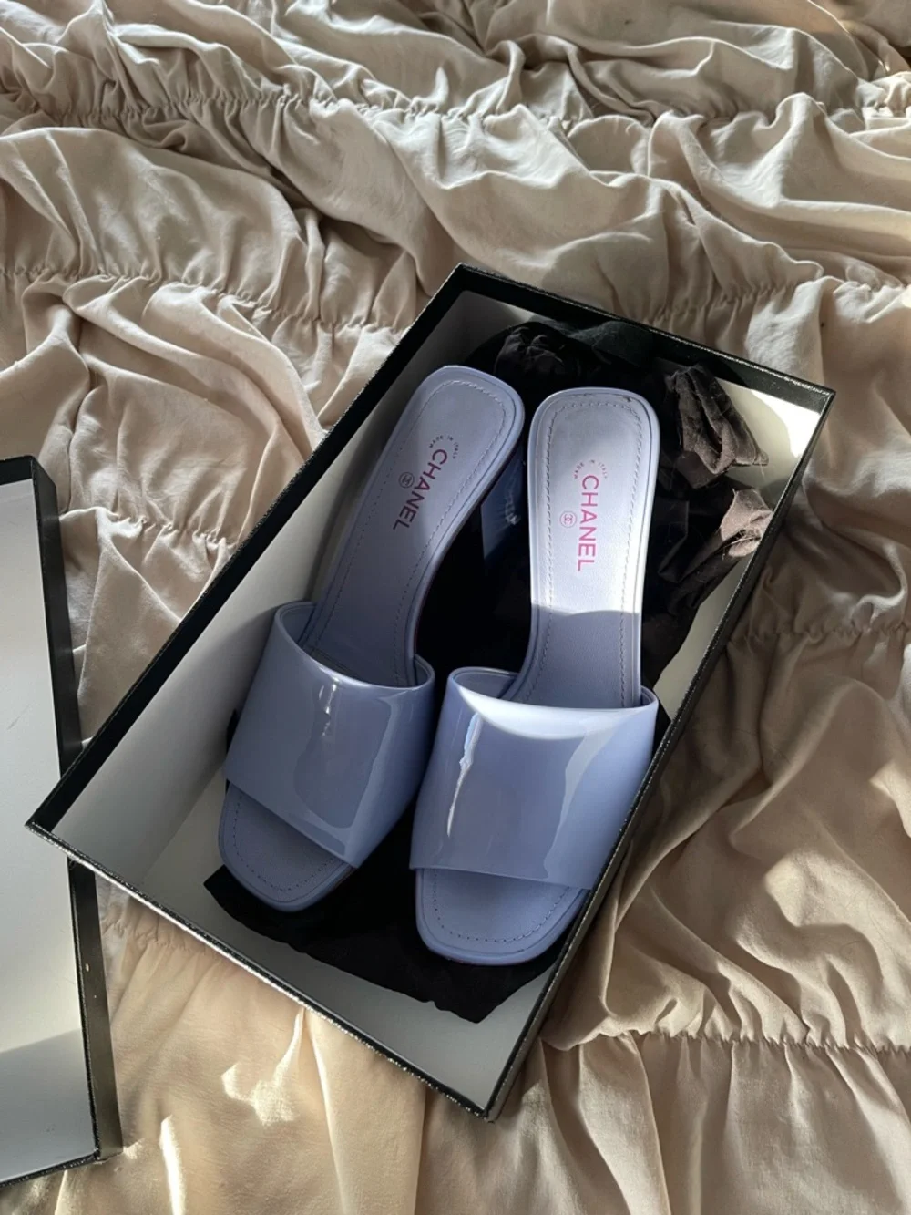 CHANEL Lavender Patent Leather Open-Toe Block Heel Mules - Picture 4 of 10